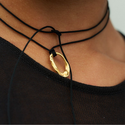 DRIP PENDANT W. STRING - goldplated silver